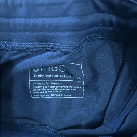FIGS Kade Cargo Scrub Pants - Picture 3 of 3